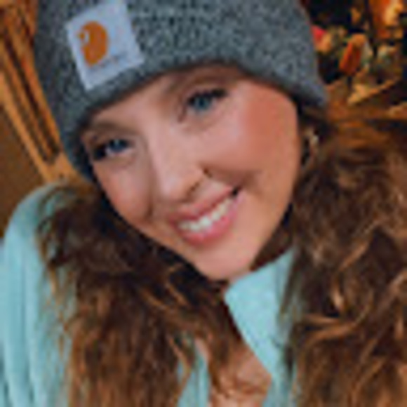 Meet your Posher, Katelyn - Picture 1 of 1